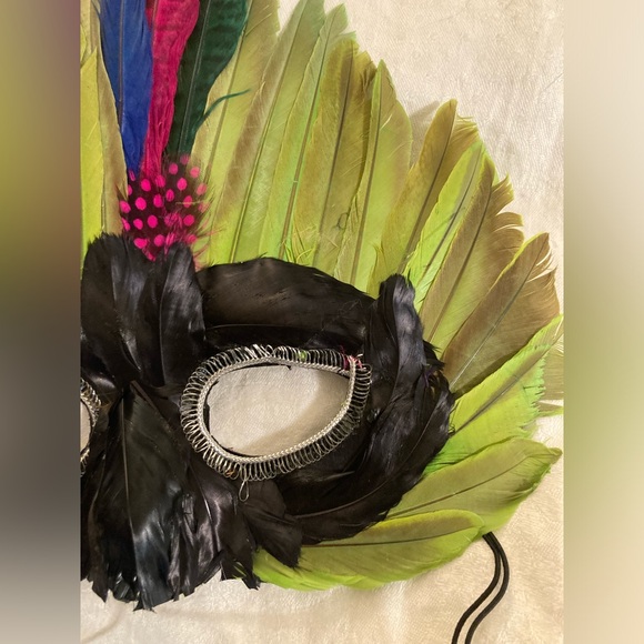 NWT Feather Mask Mardi Gras Masquerade, COSTUME Party Mask GREEN & BLACK - Picture 2 of 5